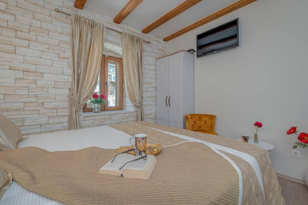 Diva 1,Stylish Old Town Studio Apartment Near Beach สปลิท ภายนอก รูปภาพ