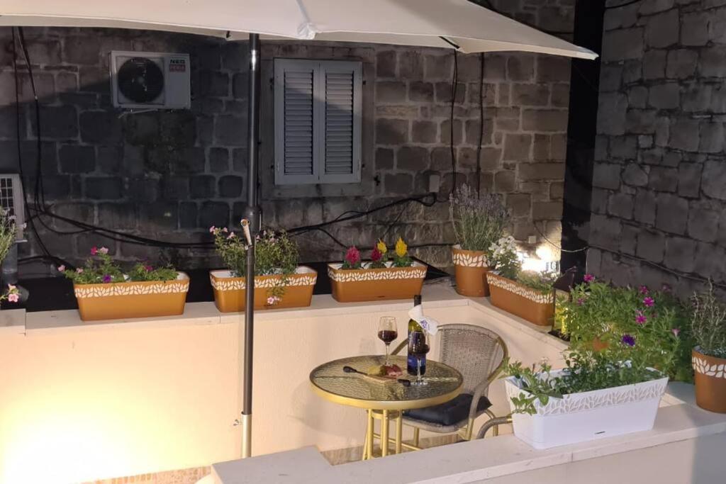 Diva 1,Stylish Old Town Studio Apartment Near Beach สปลิท ภายนอก รูปภาพ